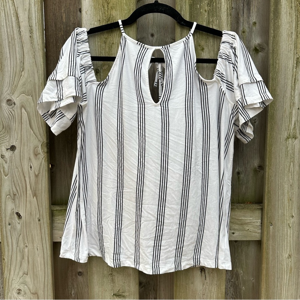 AMERICAN EAGLE Cold Shoulder Keyhole Tee